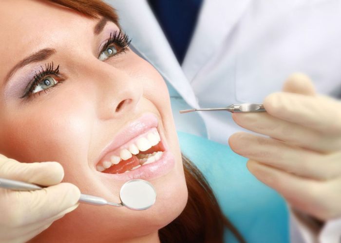 Chuyên gia giải đáp: Bọc răng sứ có lấy cao răng được không?